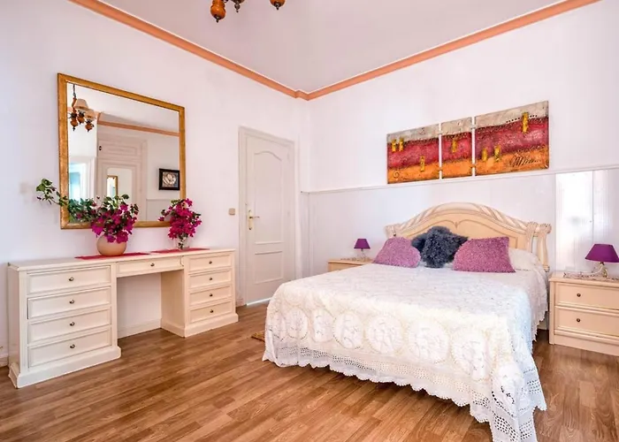 Villa Charming In With Private Pool *