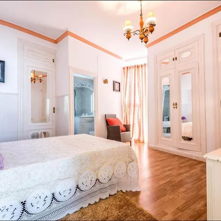 Villa Charming In With Private Pool