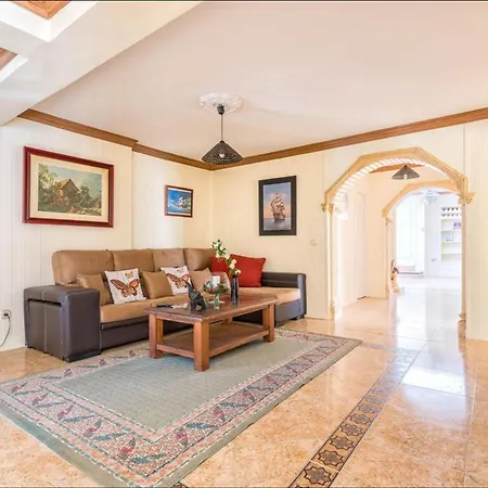 Charming In With Private Pool Villa Marbella